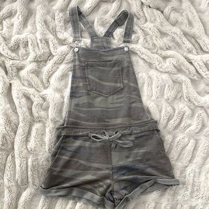 Casual Army Green Overalls- Shorts - Medium